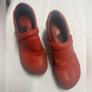b.o.c Red Leather Clogs Women’s 10 EU 42 Concept Peggy Comfort Work Shoe